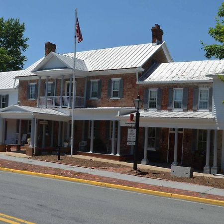 Wayside Inn Middletown Exterior photo