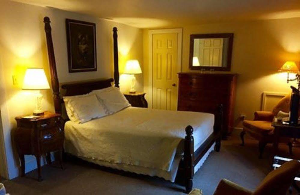 Wayside Inn Middletown Exterior photo